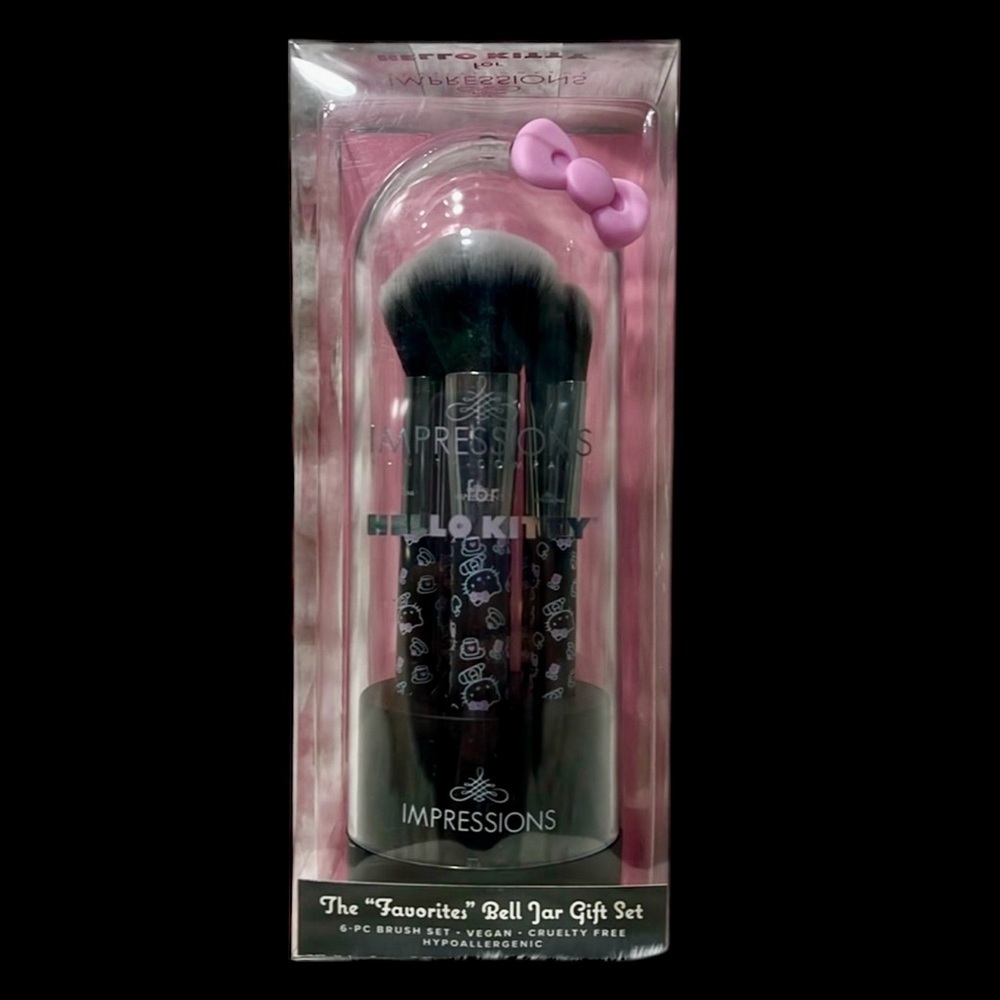 PRICE IS FIRM - Hello Kitty The Favorites 6 Piece Bell Jar Makeup Brush Gift Set